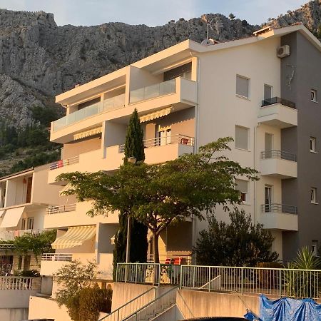 Apartments Beverly Omiš Esterno foto
