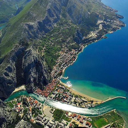 Apartments Beverly Omiš Esterno foto