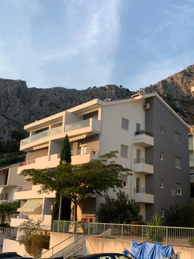Apartments Beverly Omiš Esterno foto
