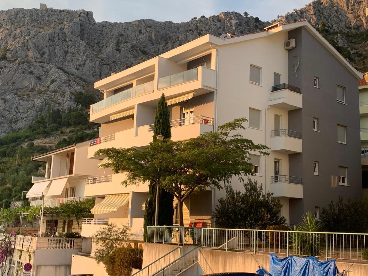 Apartments Beverly Omiš Esterno foto