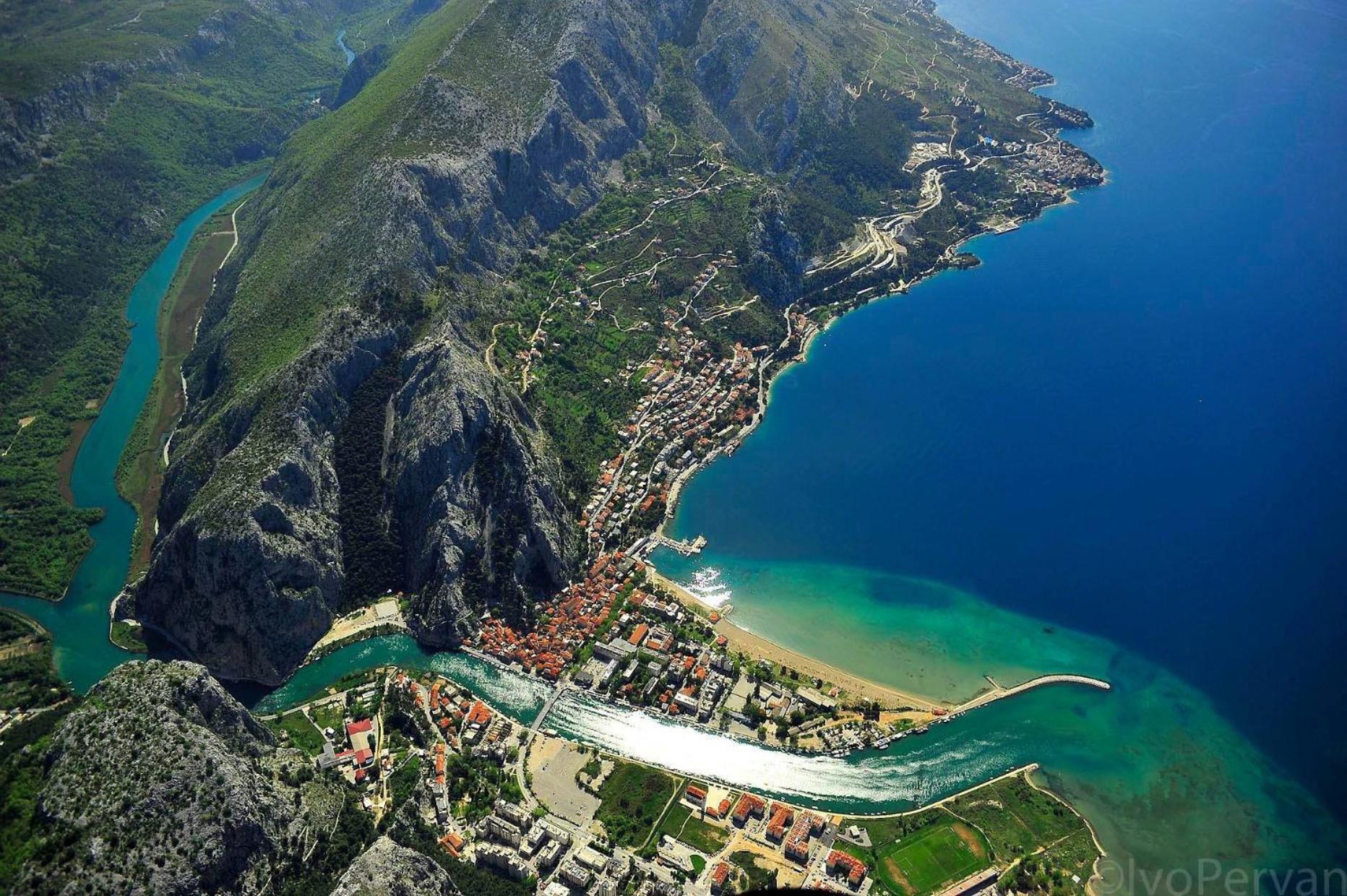 Apartments Beverly Omiš Esterno foto