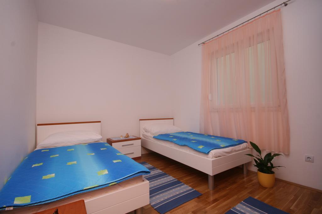 Apartments Beverly Omiš Esterno foto