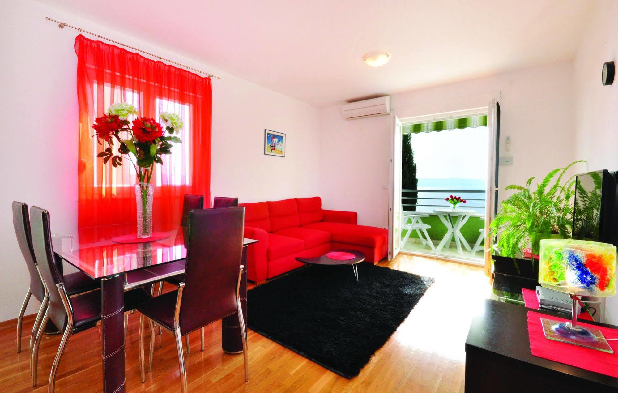 Apartments Beverly Omiš Esterno foto