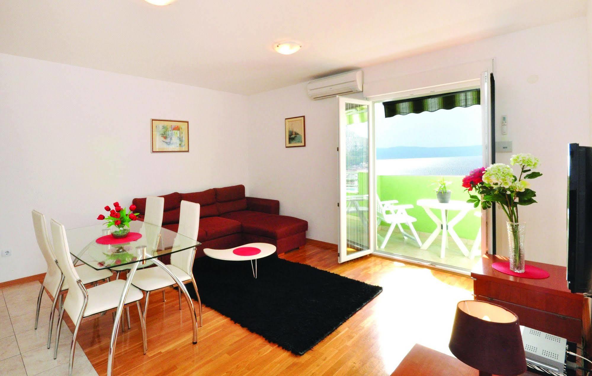 Apartments Beverly Omiš Esterno foto